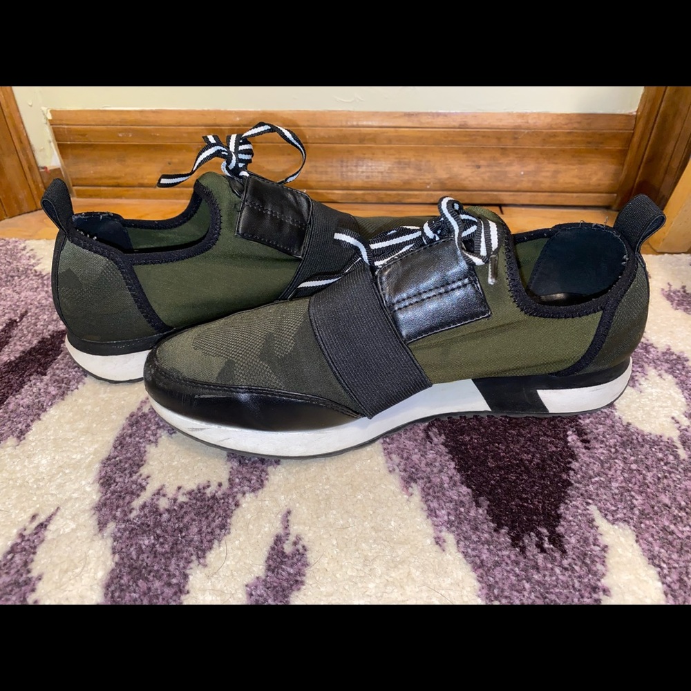 Steve Maddens army sneakers size 8.5